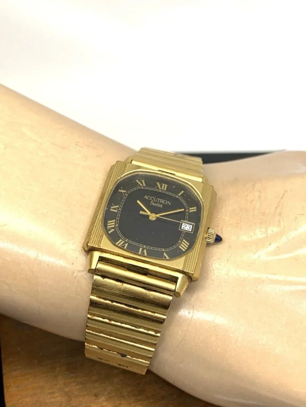 Accutron Men's Watch Vintage 1982 P2 Swiss Quartz C802022 Black Gold Steel 30mm